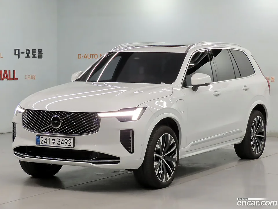 Volvo XC90 T8 2025 — photo 1, buy with delivery to Moscow