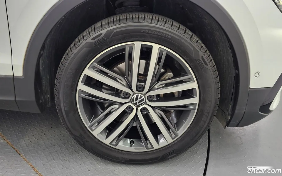 Volkswagen Tiguan Allspace 2.0 TSI 2022 — thumbnail 5