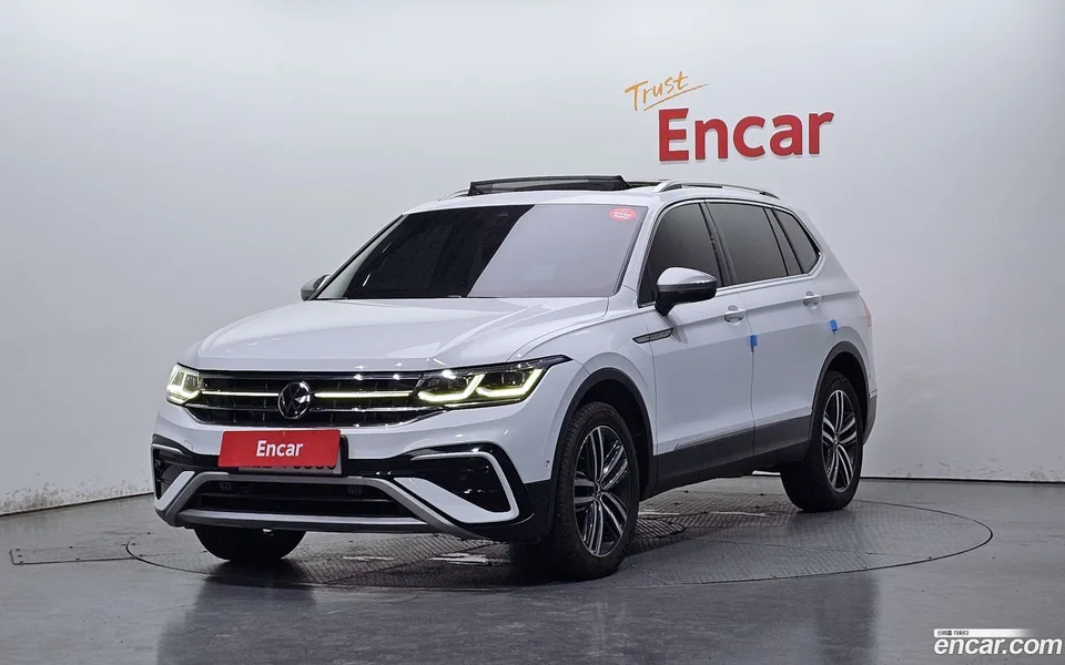 Volkswagen Tiguan Allspace 2.0 TSI 2022 — photo 1, buy with delivery to Moscow