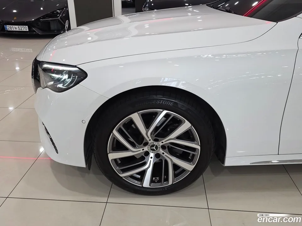 Mercedes-Benz E-Class E220d 4MATIC 2025 — thumbnail 2