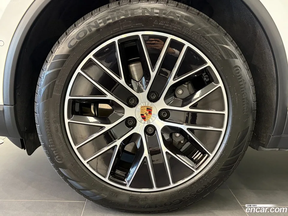 Porsche Macan Electric 4 2025 — thumbnail 2