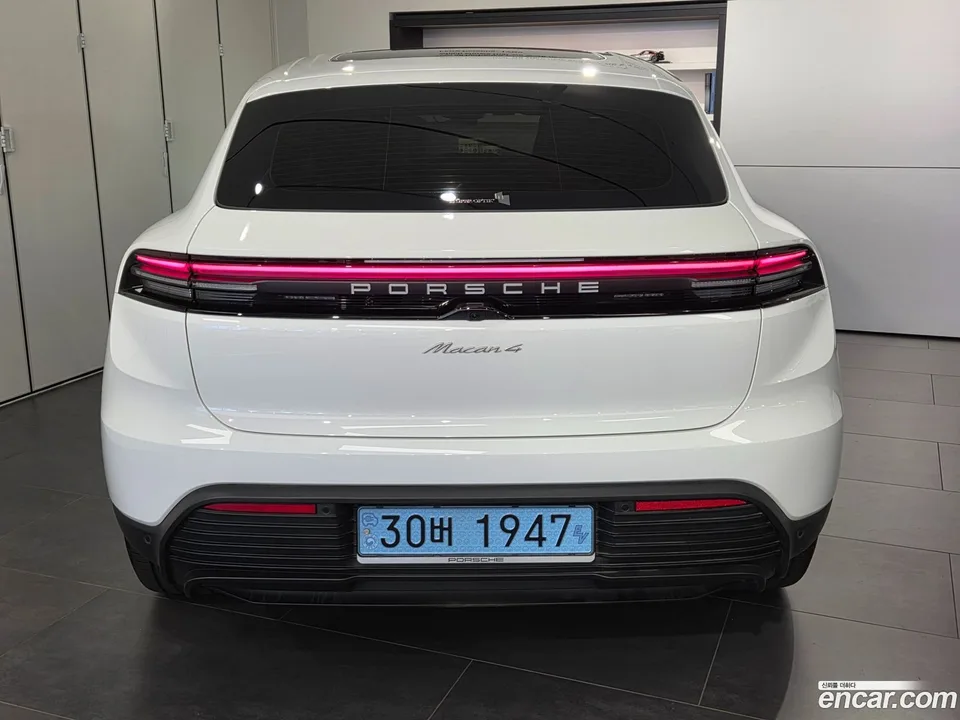 Porsche Macan Electric 4 2025 — thumbnail 4