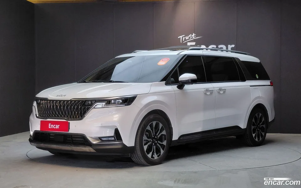 Kia Carnival 7 2023 — photo 1, buy with delivery to Moscow