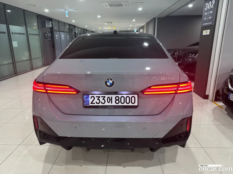 BMW 5 Series 520i M 2024 — thumbnail 4