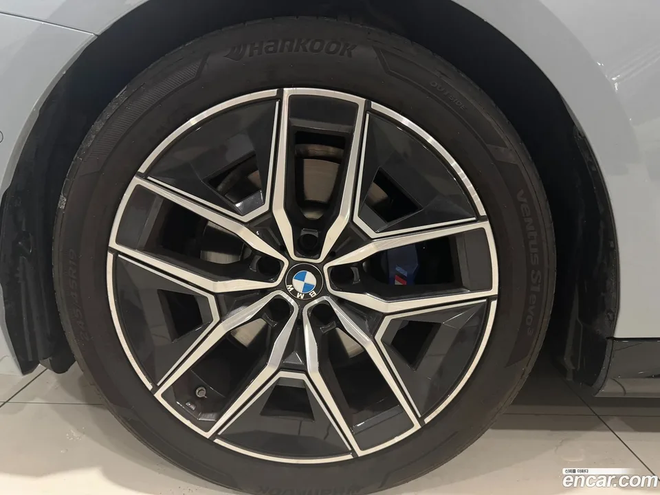 BMW 5 Series 520i M 2024 — thumbnail 5