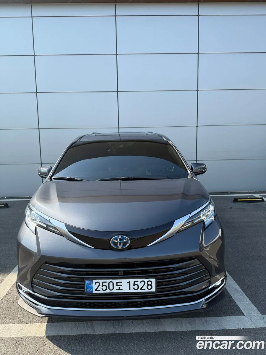 Toyota Sienna 2.5 2WD 2025 — thumbnail 3
