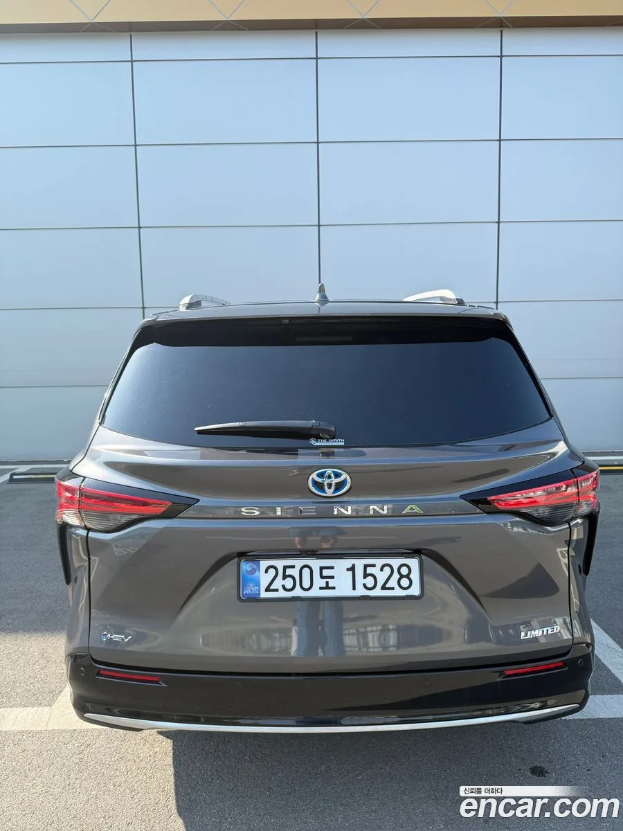 Toyota Sienna 2.5 2WD 2025 — thumbnail 4