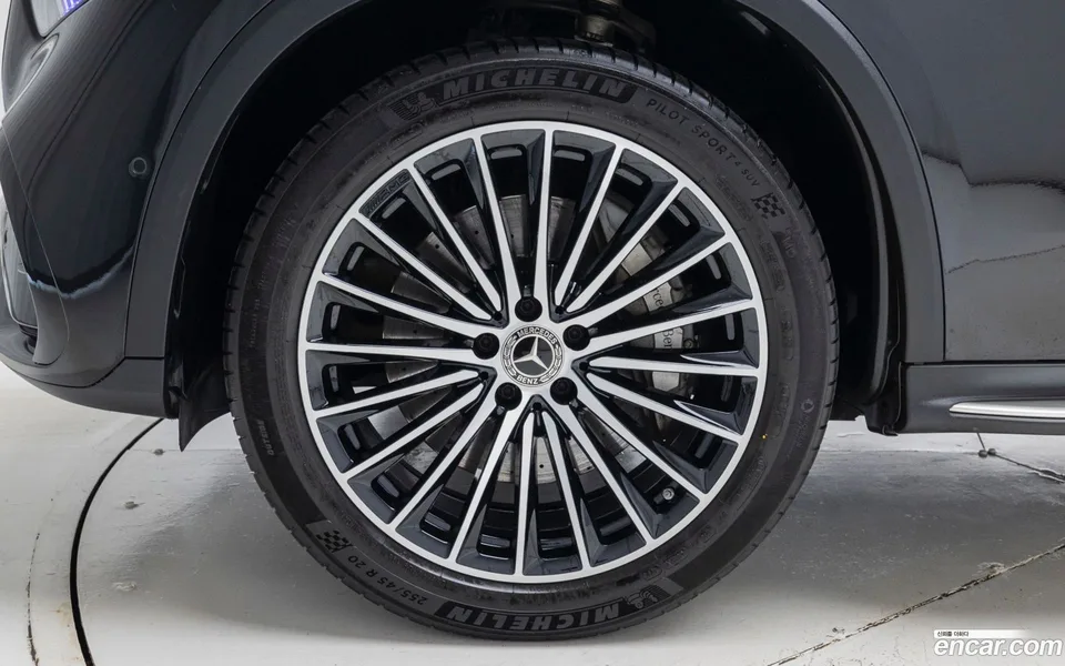 Mercedes-Benz GLC-Class GLC300 4MATIC AMG Line 2023 — thumbnail 5