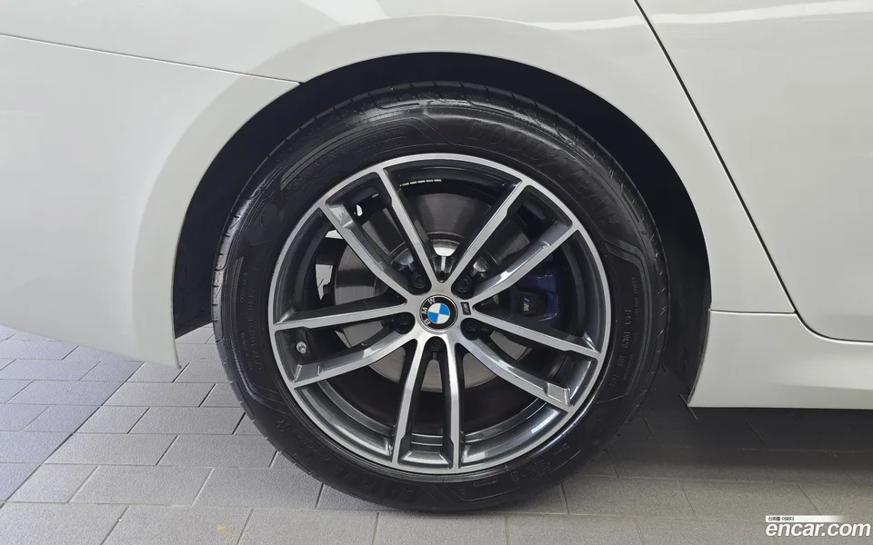 BMW 5 Series 523d M 2023 — thumbnail 2