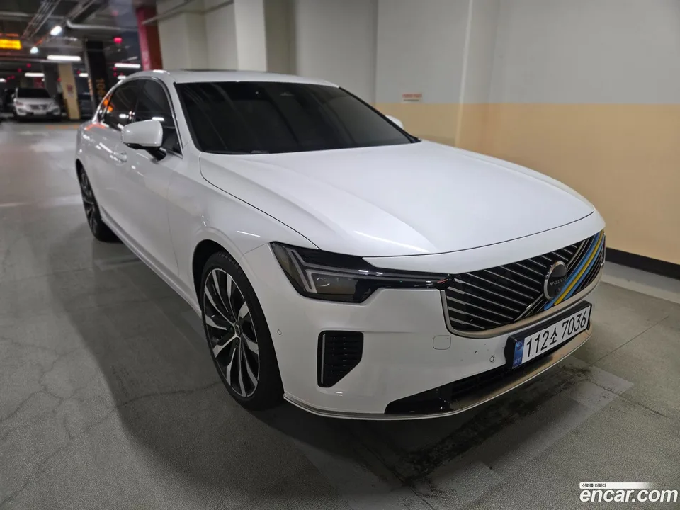 Volvo S90 B5 2026 — photo 1, buy with delivery to Moscow