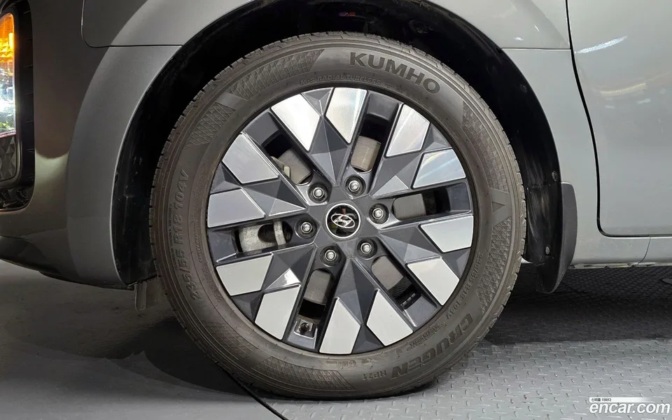 Hyundai Staria 4WD 7 2023 — thumbnail 2