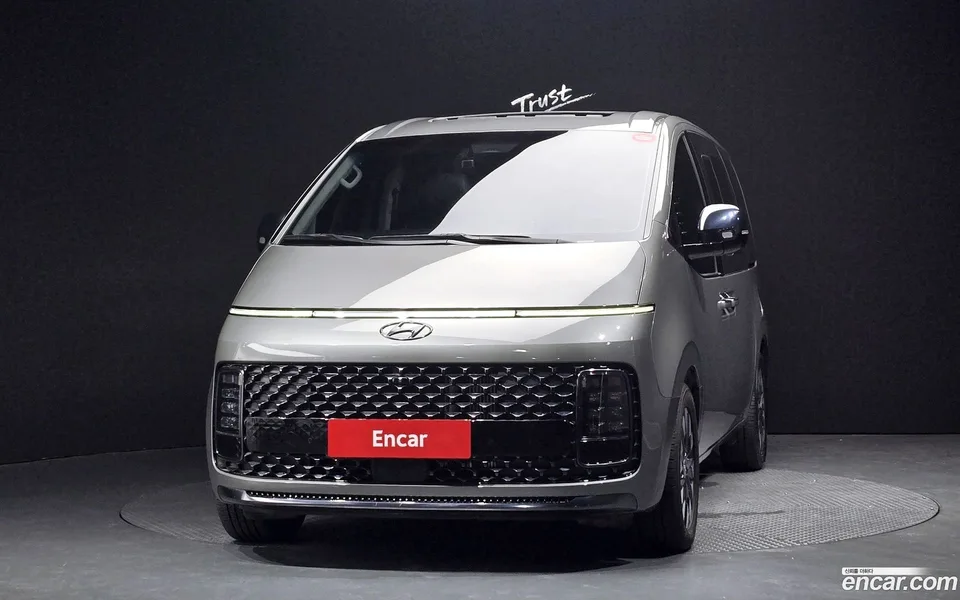 Hyundai Staria 4WD 7 2023 — thumbnail 3