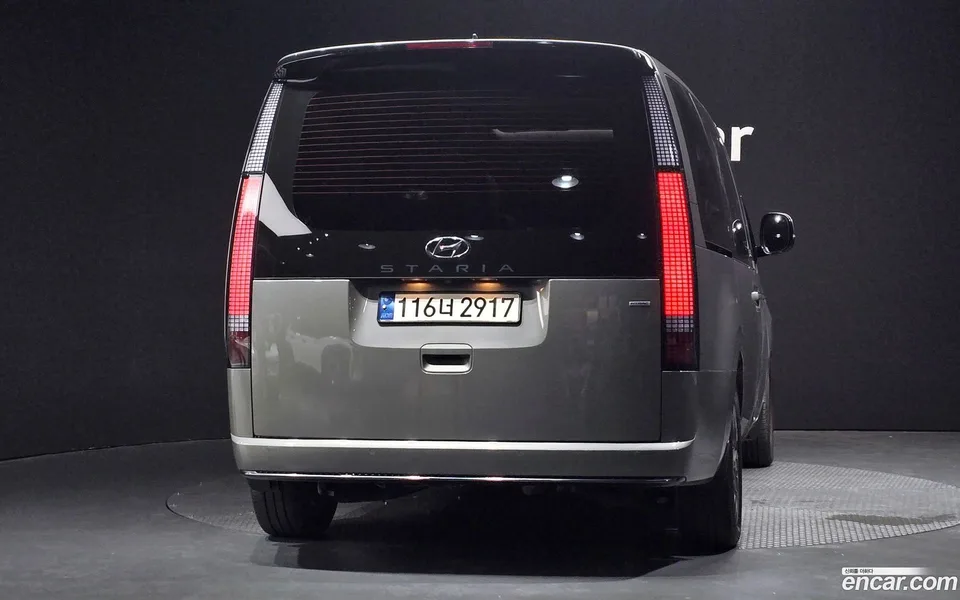 Hyundai Staria 4WD 7 2023 — thumbnail 4