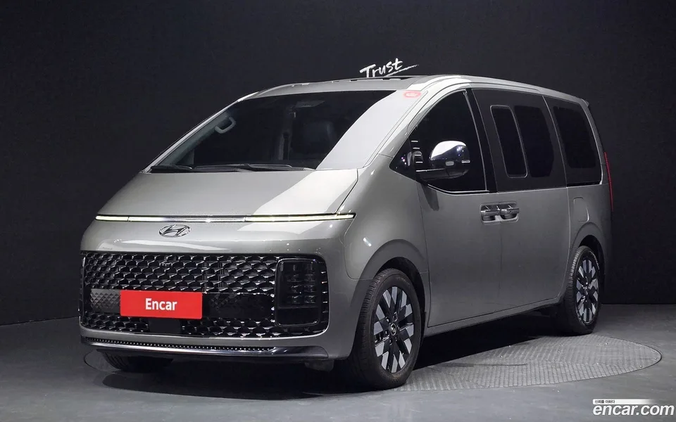 Hyundai Staria 4WD 7 2023 — photo 1, buy with delivery to Moscow