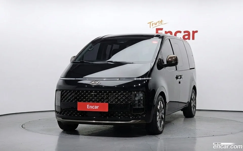 Hyundai Staria 7 2023 — thumbnail 3