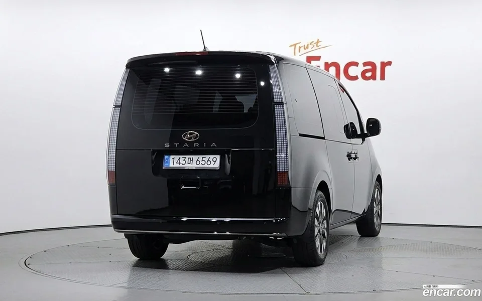 Hyundai Staria 7 2023 — thumbnail 4