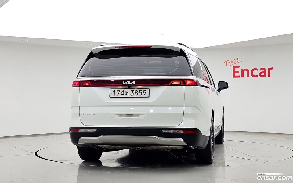 Kia Carnival 9 2023 — thumbnail 4