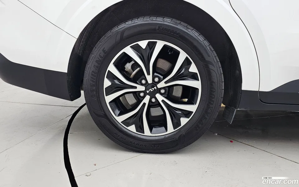 Kia Carnival 9 2023 — thumbnail 5