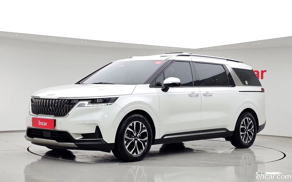 Kia Carnival 9 2023 — photo 1, buy with delivery to Moscow