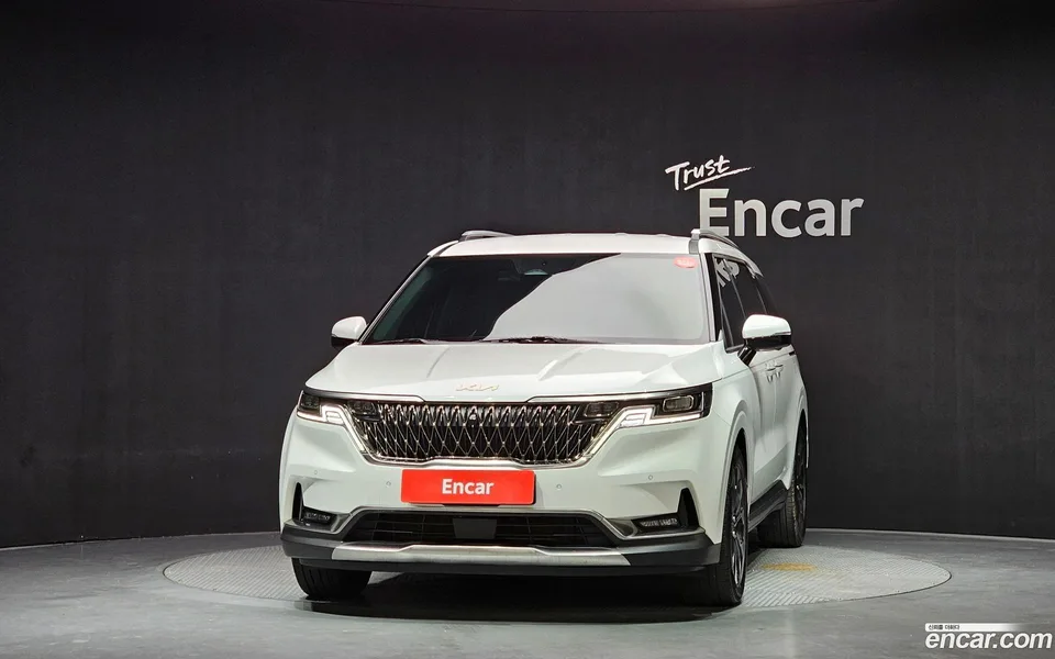 Kia Carnival 7 2023 — thumbnail 3