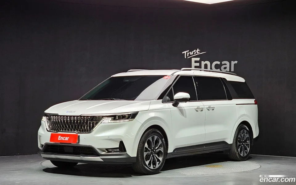 Kia Carnival 7 2023 — photo 1, buy with delivery to Moscow