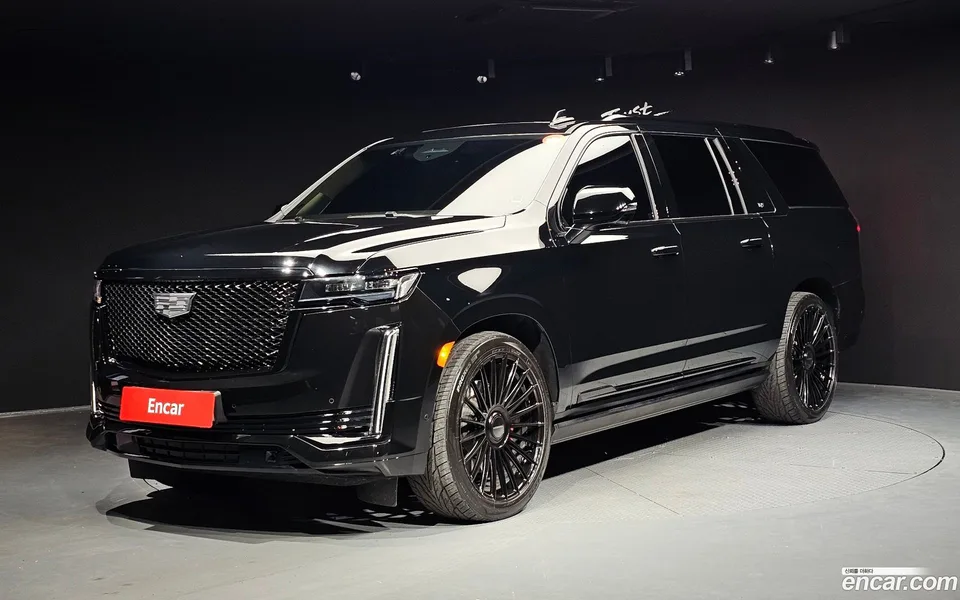 Cadillac Escalade 6.2 ESV 2023 — photo 1, buy with delivery to Moscow