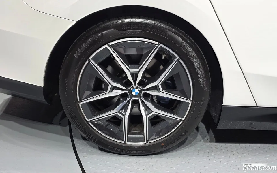 BMW 5 Series 523d M 2024 — thumbnail 5