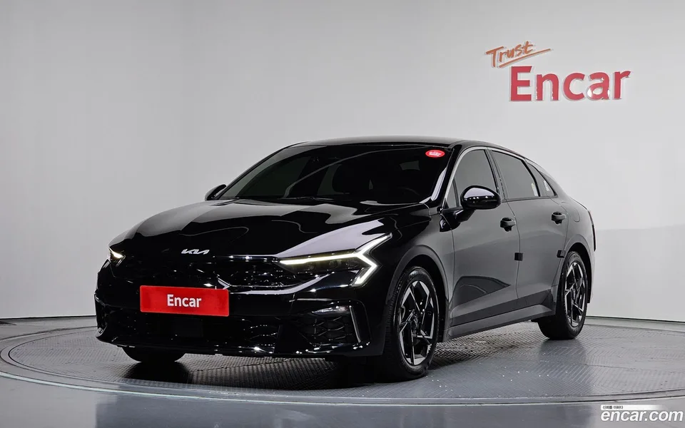 Kia K5 2.0 2023 — photo 1, buy with delivery to Moscow