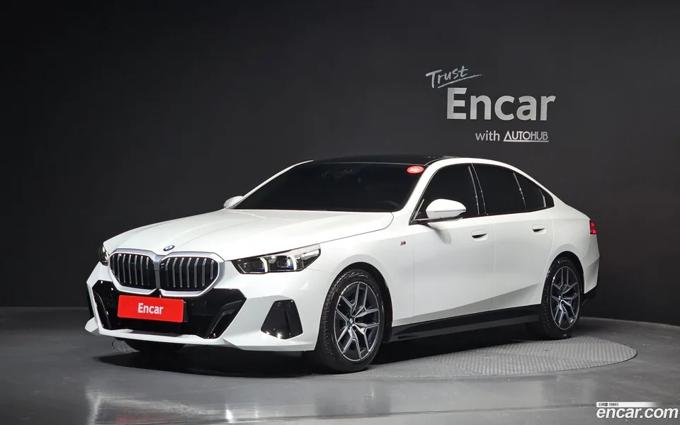 BMW 5 Series 520i M 2023 — photo 1, buy with delivery to Moscow