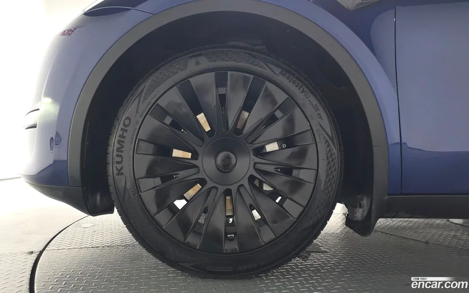 Tesla Model Y RWD 2023 — thumbnail 5