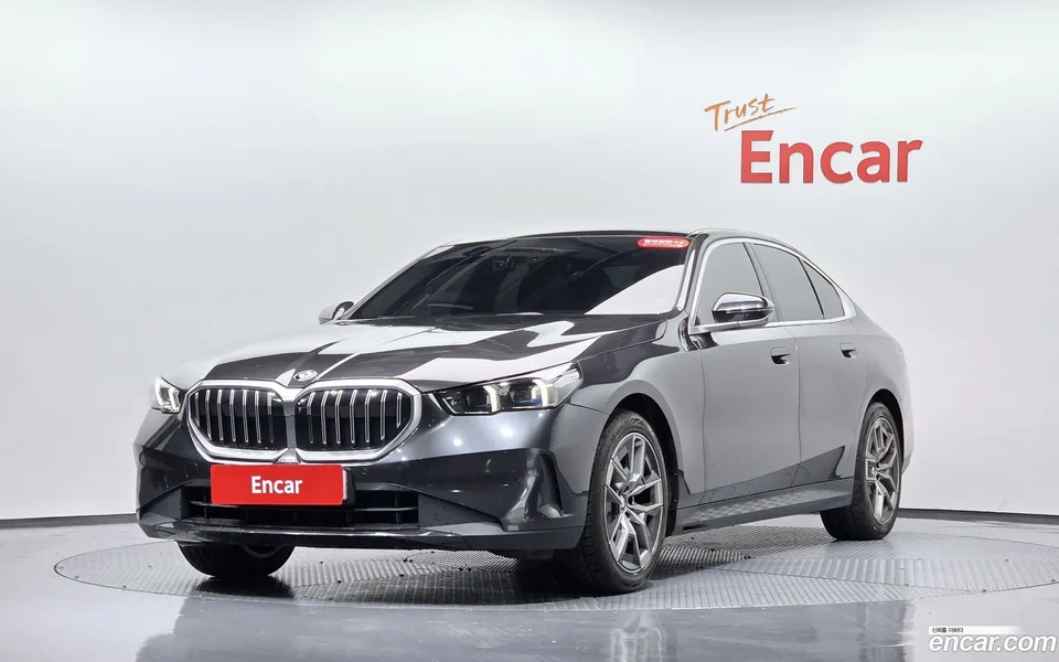 BMW 5 Series 520i 2023 — photo 1, buy with delivery to Moscow