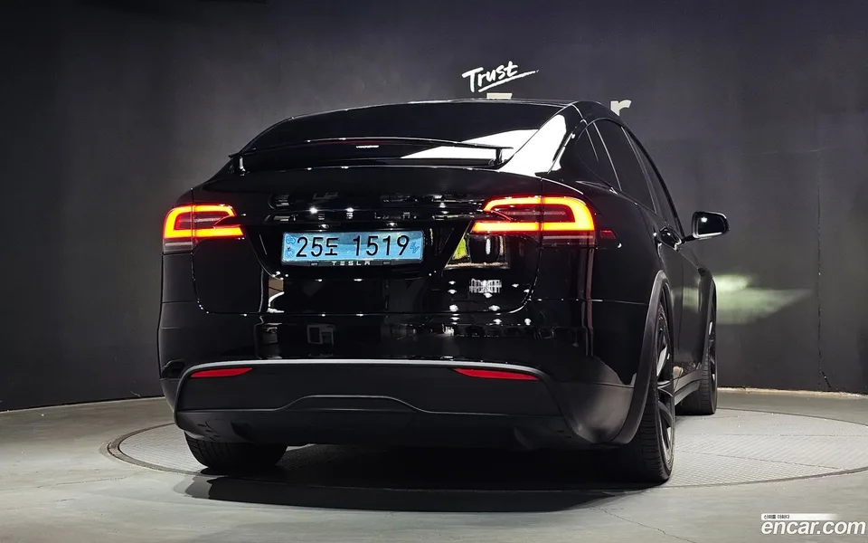 Tesla Model X 2023 — thumbnail 4
