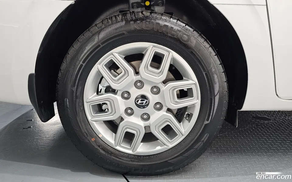 Hyundai Staria HEV 1.6 11 2025 — thumbnail 2