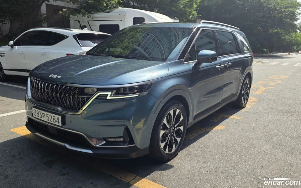 Kia Carnival 7 2022 — photo 1, buy with delivery to Moscow