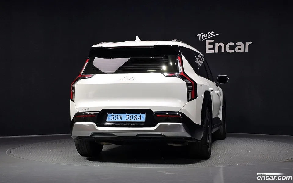 Kia EV9 2WD 2023 — thumbnail 4