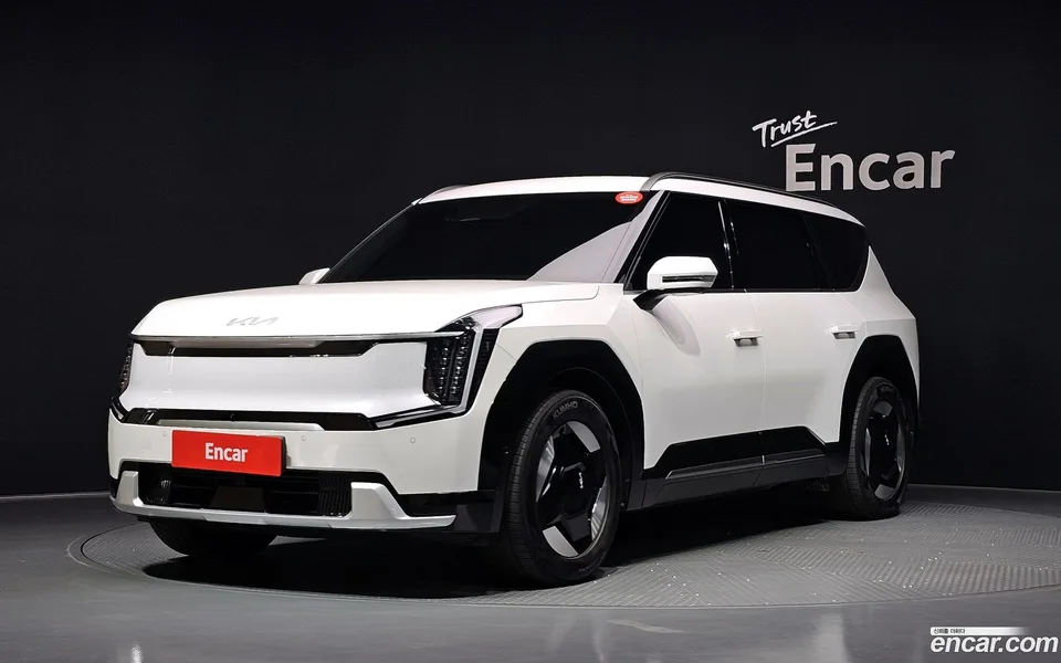 Kia EV9 2WD 2023 — photo 1, buy with delivery to Moscow