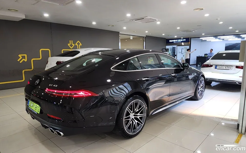 Mercedes-Benz AMG GT 4 43 4MATIC+ 2025 — thumbnail 3
