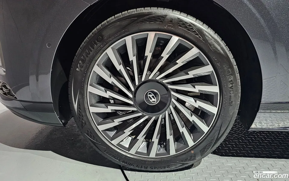 Hyundai Grandeur Hybrid 2023 — thumbnail 2