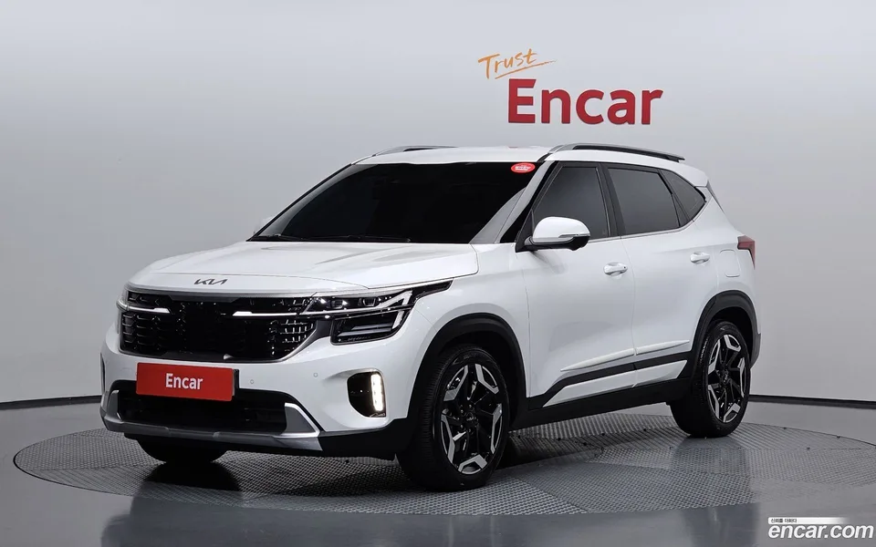 Kia Seltos 1.6 2WD 2023 — фото 1, купить с доставкой в Москву