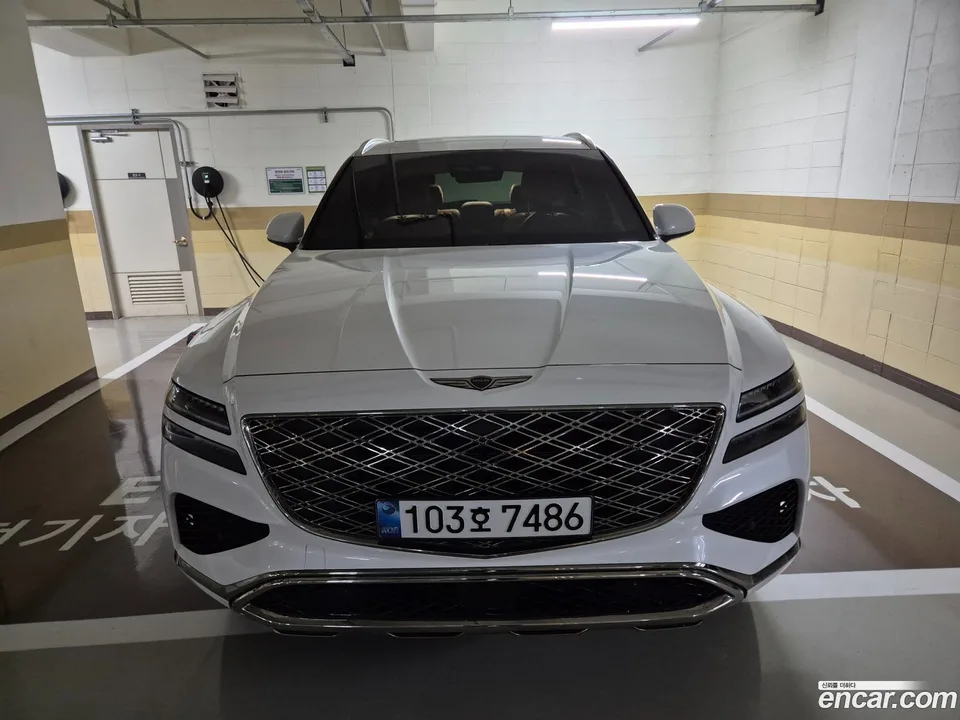 Genesis GV80 2.5T AWD 2023 — photo 1, buy with delivery to Moscow