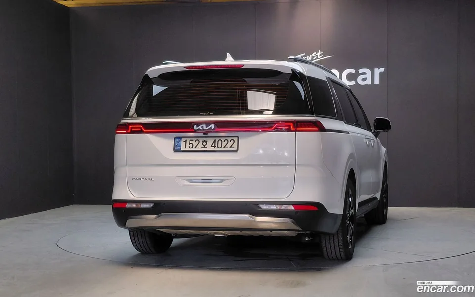 Kia Carnival 9 2022 — thumbnail 4