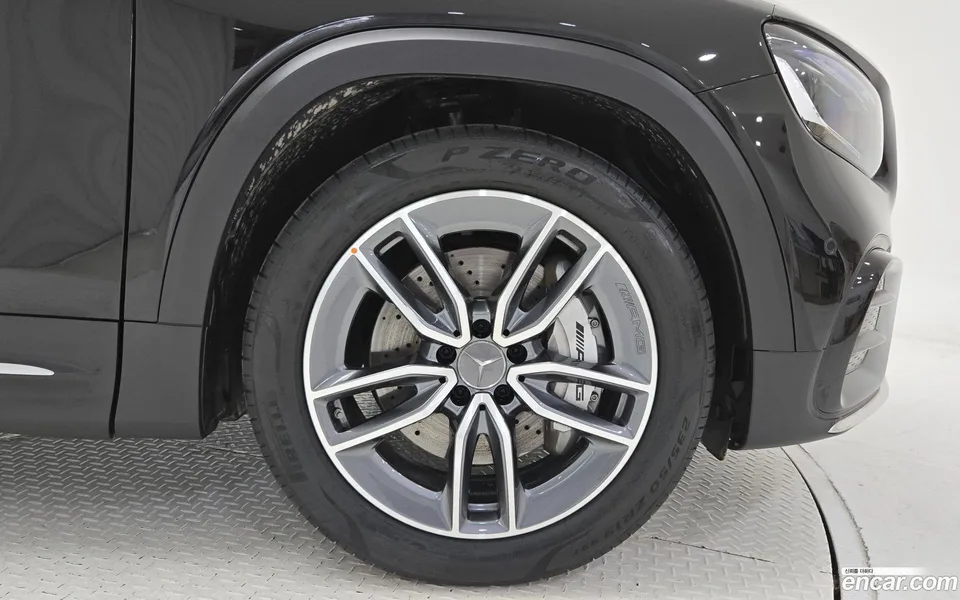 Mercedes-Benz GLB-Class AMG GLB35 4MATIC 2025 — thumbnail 5