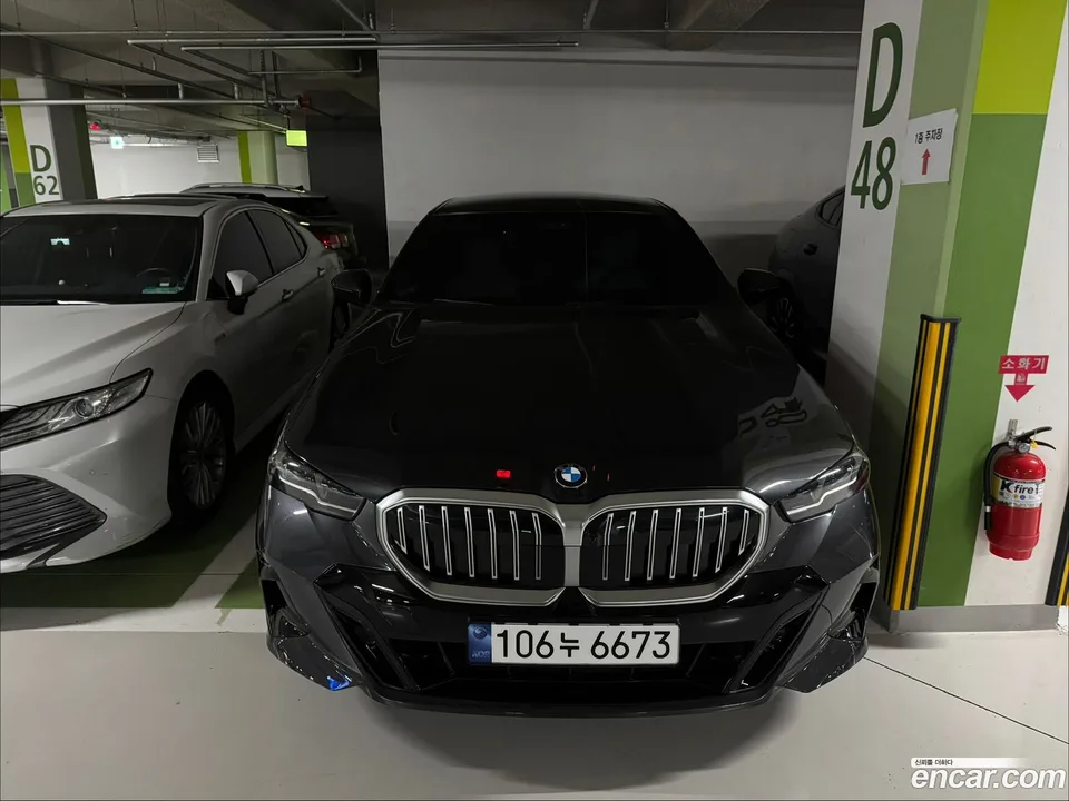 BMW 5 Series 520i M 2024 — thumbnail 3