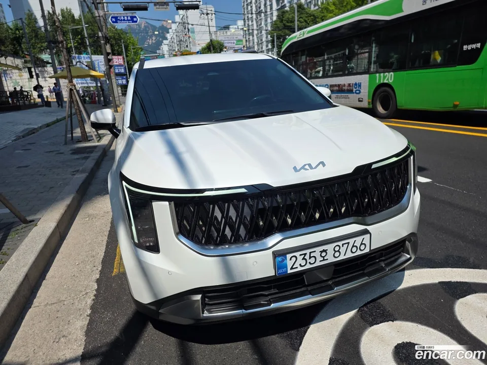 Kia Carnival HEV 9 2026 — фото 1, купить с доставкой в Москву