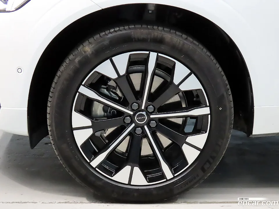 Volvo XC60 B5 2025 — thumbnail 2