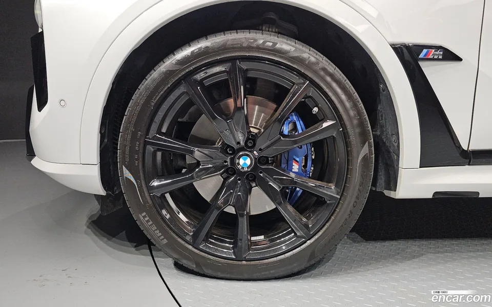 BMW X7 M60i xDrive M 6 2025 — thumbnail 2