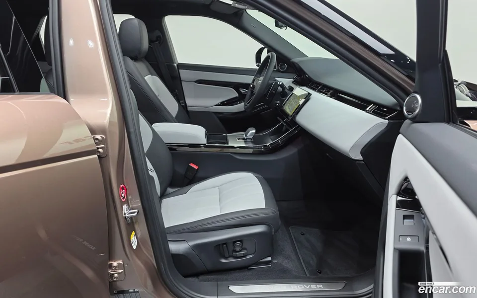 Land Rover Range Rover Evoque P250 SE 2026 — thumbnail 3