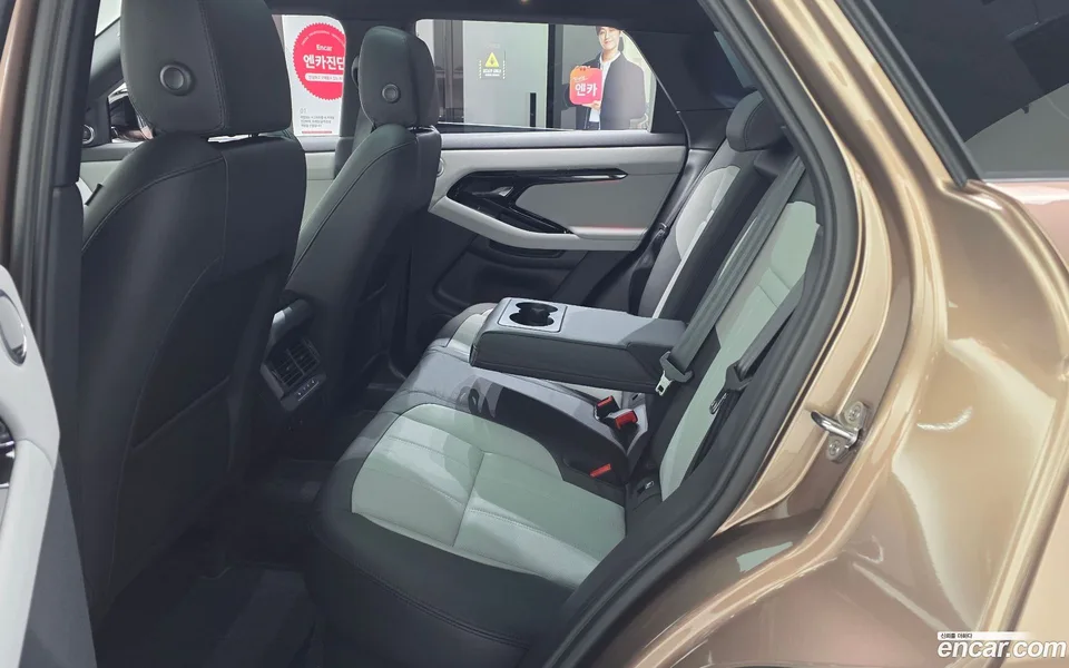 Land Rover Range Rover Evoque P250 SE 2026 — thumbnail 4