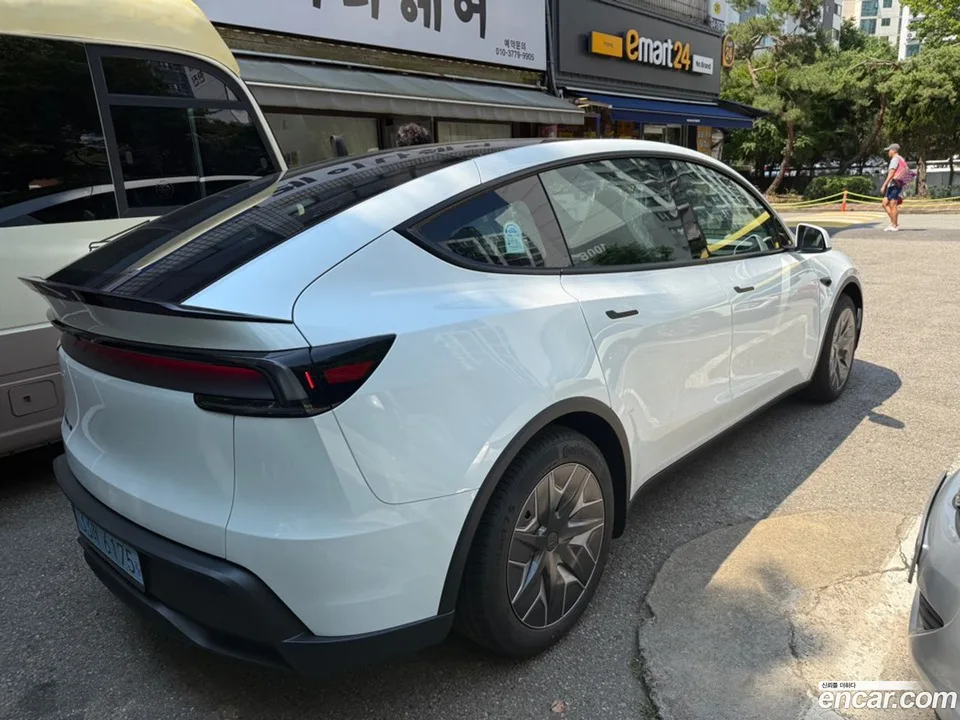 Tesla Model Y L AWD 2026 — миниатюра 4