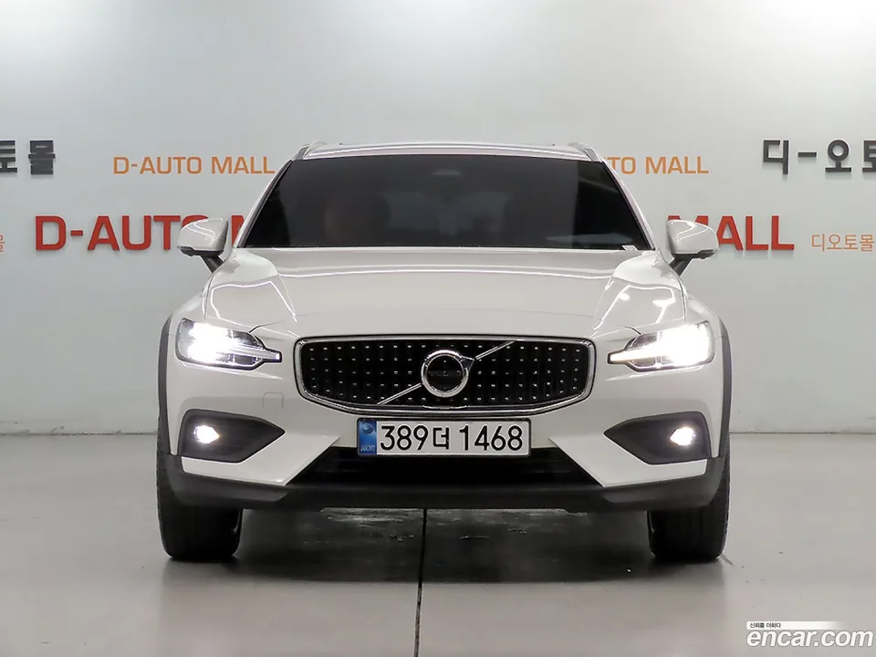 Volvo V60 Cross Country B5 AWD 2026 — thumbnail 3